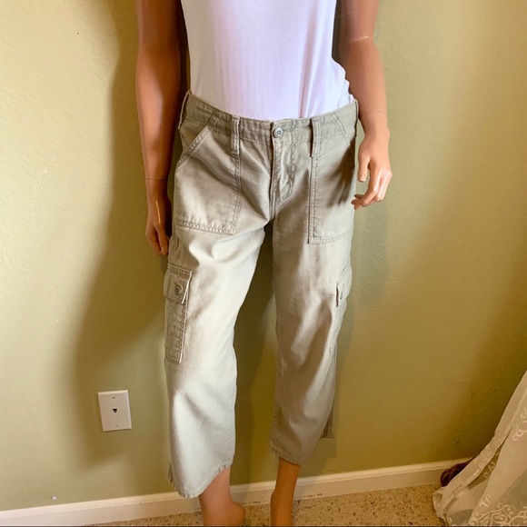 Levi’s Olive Green Cargo Capris Pants - Picture 5 of 8